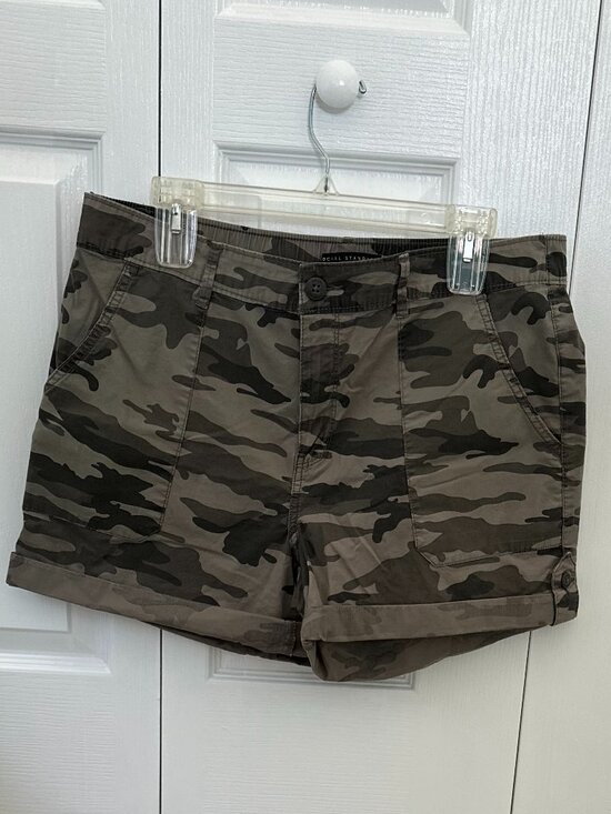 Social Standard by Sanctuary Camo Shorts Women’s XL – Stretch Utility Style - Picture 1 of 12